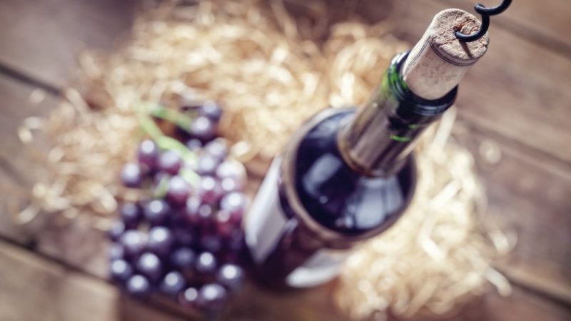 El Arte del Descorche: Cómo Abrir una Botella de Vino con Estilo